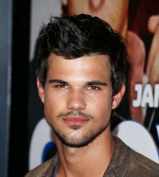 Звезда &quot;Сумерек&quot; Тейлор Лотнер вновь свободен!