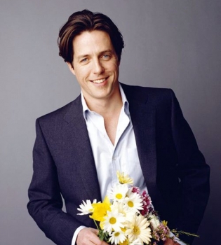 Хью Грант: многодетный отец гуляет с внебрачным сыном