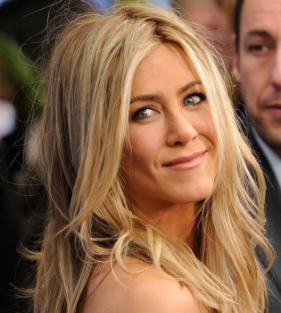 Дженнифер Энистон рассказала о своих отношениях с Анджелиной Джоли