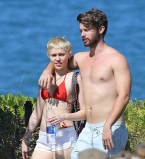 Счастливые и беззаботные: Майли Сайрус и Патрик Шварценеггер вместе на отдыхе