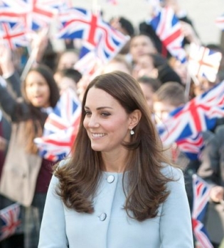 Беременна и прекрасна: Кейт Миддлтон показала округлившийся животик