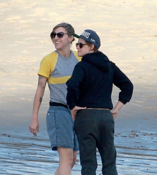 СМИ: Кристен Стюарт завела роман с девушкой?