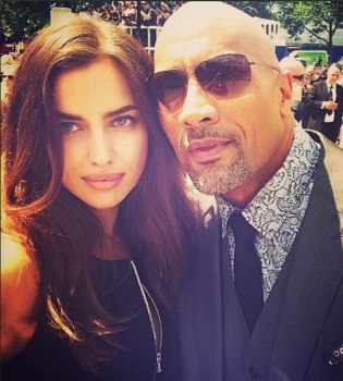 Ирина Шейк закрутила роман с Дуэйном Джонсоном?