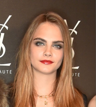 Юная рокерша: Кара Делевинь обескуражила своим новым луком