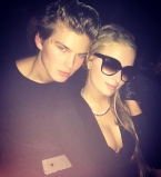 У Пэрис Хилтон появился новый красавчик-бойфренд