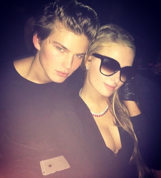У Пэрис Хилтон появился новый красавчик-бойфренд