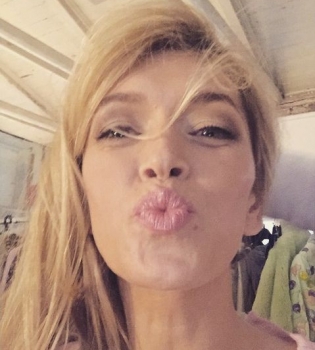 Вера Брежнева селфи