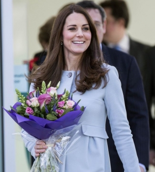 Жертва фотошопа: Кейт Миддлтон изменили до неузнаваемости