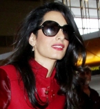 Casual образ Амаль Аламуддин: модный успех или провал?