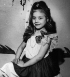 Тина Кароль в детстве