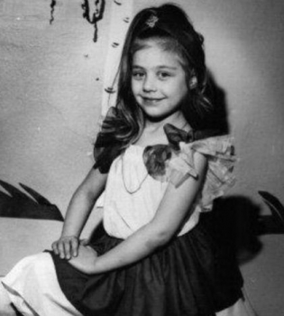 Тина Кароль в детстве