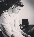 Джастин Бибер публично попросил прощения у своих фанатов