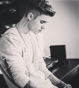 Джастин Бибер публично попросил прощения у своих фанатов