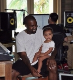 Дочь Канье Уэста и Ким Кардашьян впервые появилась в клипе