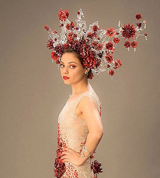 В сеть попали фото Милы Кунис в экзотическом свадебном наряде