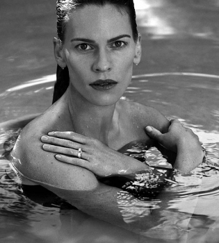 Откровенная фотосессия Хилари Суонк