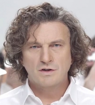 Кузьма Скрябин представил новый клип Дельфины за день до смерти