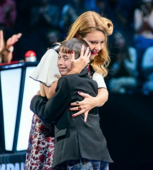 Тина Кароль и Ромчик Сасанчин на шоу Голос.Дети-2