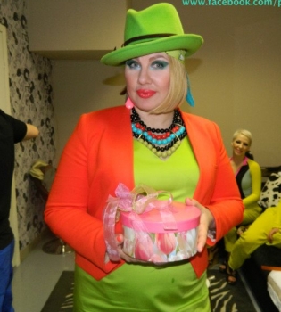 Ева Польна показывает свои шляпки