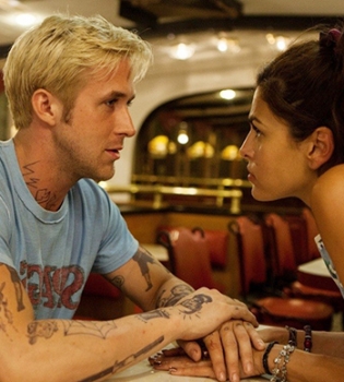 Окровавленная Ева Мендес в новом фильме своего возлюбленного Райана Гослинга