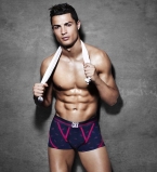 Свободный и счастливый: Криштиану Роналду в новой сексуальной фотосессии