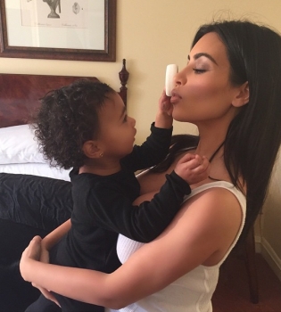 Маленькая балерина: Ким Кардашьян показала трогательные фото дочери