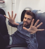 Саша с папой: Жерар Пике загрузил совместное фото с новорожденным сыном