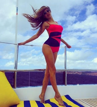 Виктория Боня на пляже