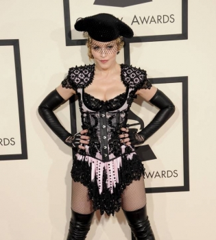 Мадонна, Ким Кардашьян, Бейонсе: самые откровенные наряды церемонии Grammy