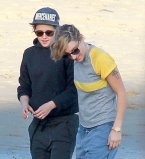 СМИ: Кристен Стюарт начала жить со своей ассистенткой