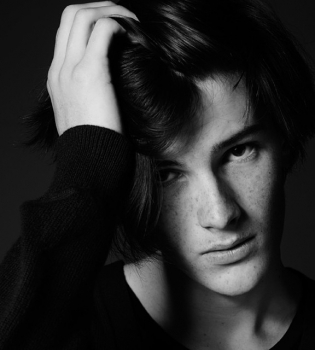 Весь в отца: сын Пирса Броснана настоящий красавчик