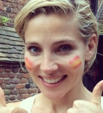 На зависть Эдриану Броуди: счастливая и сексуальная Эльза Патаки наслаждается жизнью