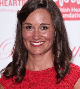 Загоревшая и отдохнувшая Пиппа Миддлтон покорила публику ярким образом