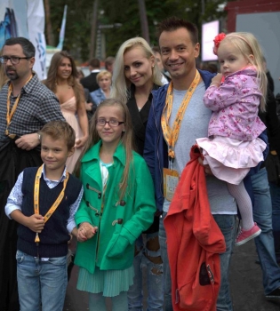 Солист группы &quot;Дискотека Авария&quot; Алексей Серов развелся с женой