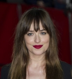 Дакота Джонсон обескуражила глубоким декольте на премьере &quot;50 оттенков серого&quot;