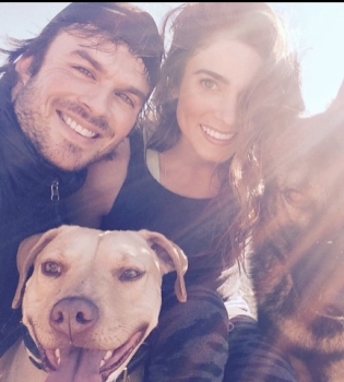 Невеста Йена Сомерхолдера Никки Рид показала роскошное обручальное кольцо