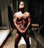 Голый Робби Уильямс