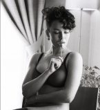 Даша Астафьева показала оголенное селфи в ванной