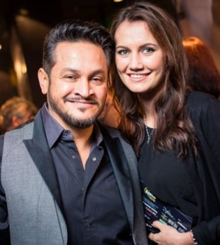 Эктор с невестой на кинопремьере