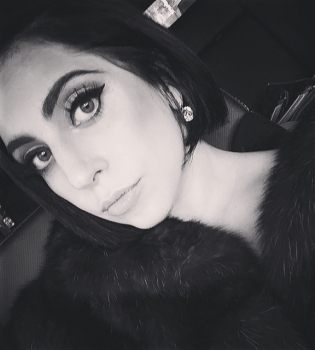 Новый стиль: Леди Гага кардинально изменила прическу