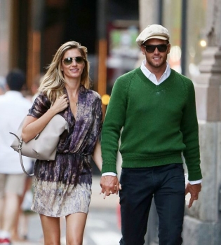 Страстный поцелуй: Жизель Бундхен и Том Брэди показали, как нужно праздновать День влюбленных