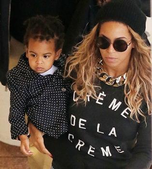 Семейные радости: Бейонсе показала как дурачится со своей маленькой дочерью