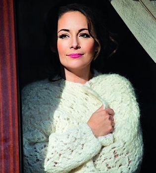 Даша Малахова в фотосессии для Viva!