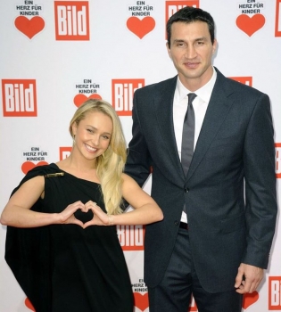 Владимир Кличко и Хайден Панеттьери отпраздновали День святого Валентина