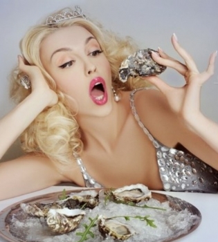 Оля Полякова стала телеведущей