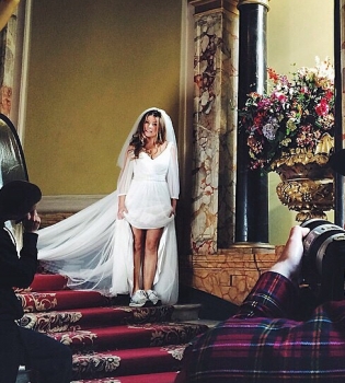 Жанна Бадоева надела платье невесты