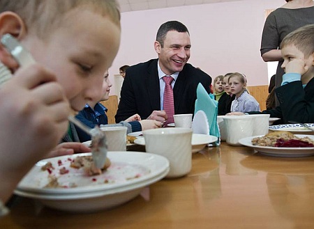 Виталий Кличко проинспектировал школьную столовую