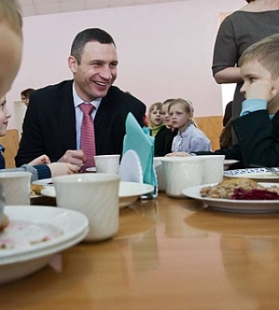 Виталий Кличко проинспектировал школьную столовую