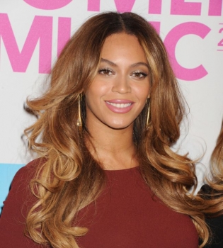 Бейонсе без фотошопа: в сеть попали шокирующие необработанные фотоснимки певицы