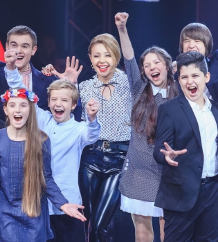 Тина Кароль стала многодетной матерью благодаря шоу Голос.Діти